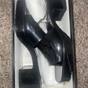 100% authentic Gucci slides